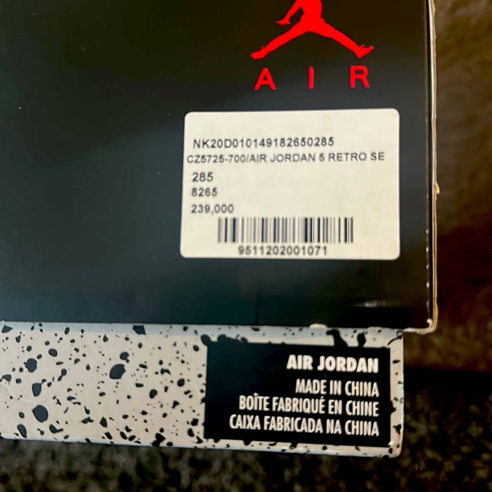 Just like new. Only worn indoors. An awesome deal. - Picture 4 of 6
